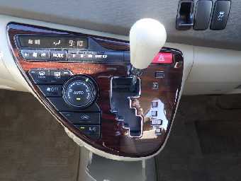 TOYOTA ISIS 2017 Image 6