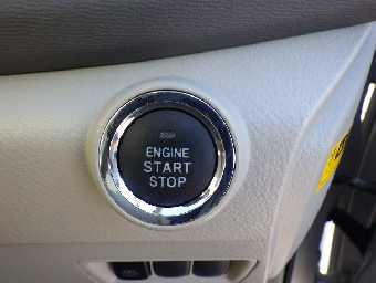 TOYOTA ISIS 2017 Image 8