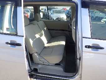 TOYOTA ISIS 2017 Image 13