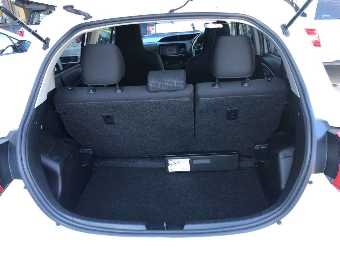 TOYOTA VITZ 2019 Image 12