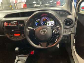 TOYOTA VITZ 2019 Image 7