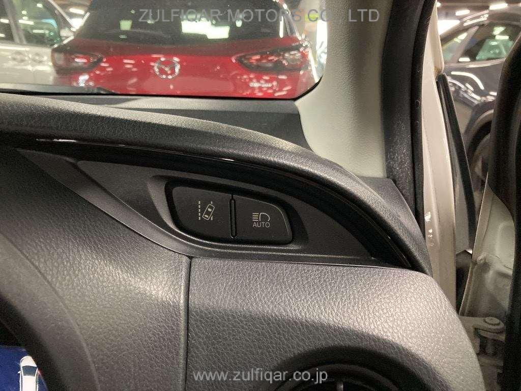 TOYOTA VITZ 2019 Image 9