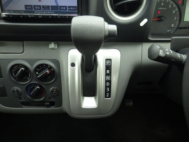 NISSAN NV350 CARAVAN 2019 Image 29