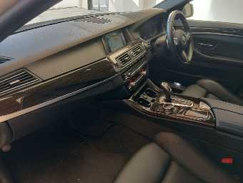 BMW 5 SERIES 2013 Image 25