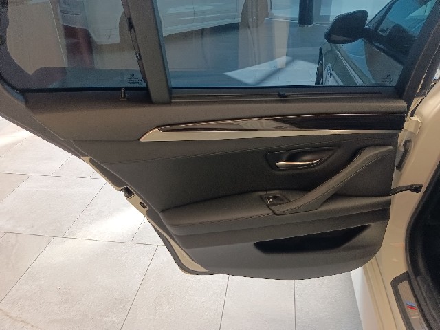 BMW 5 SERIES 2013 Image 36