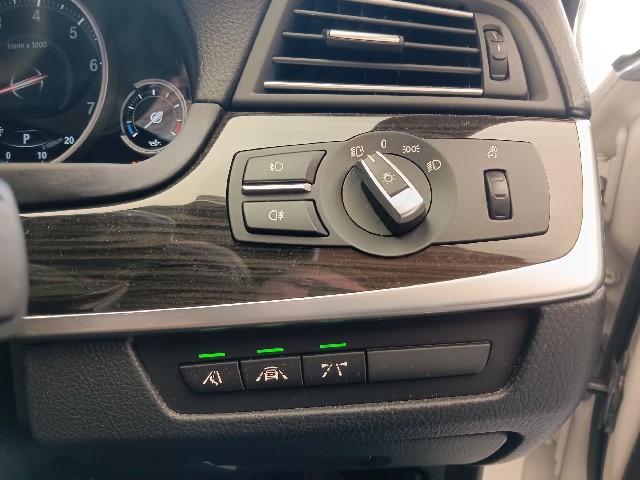 BMW 5 SERIES 2013 Image 37