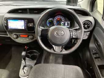 TOYOTA VITZ 2019 Image 8
