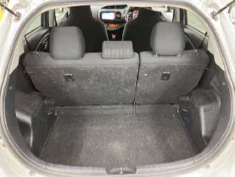 TOYOTA VITZ 2019 Image 9