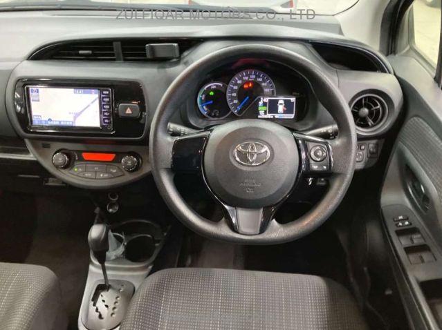 TOYOTA VITZ 2019 Image 8