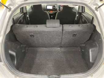 TOYOTA VITZ 2019 Image 9
