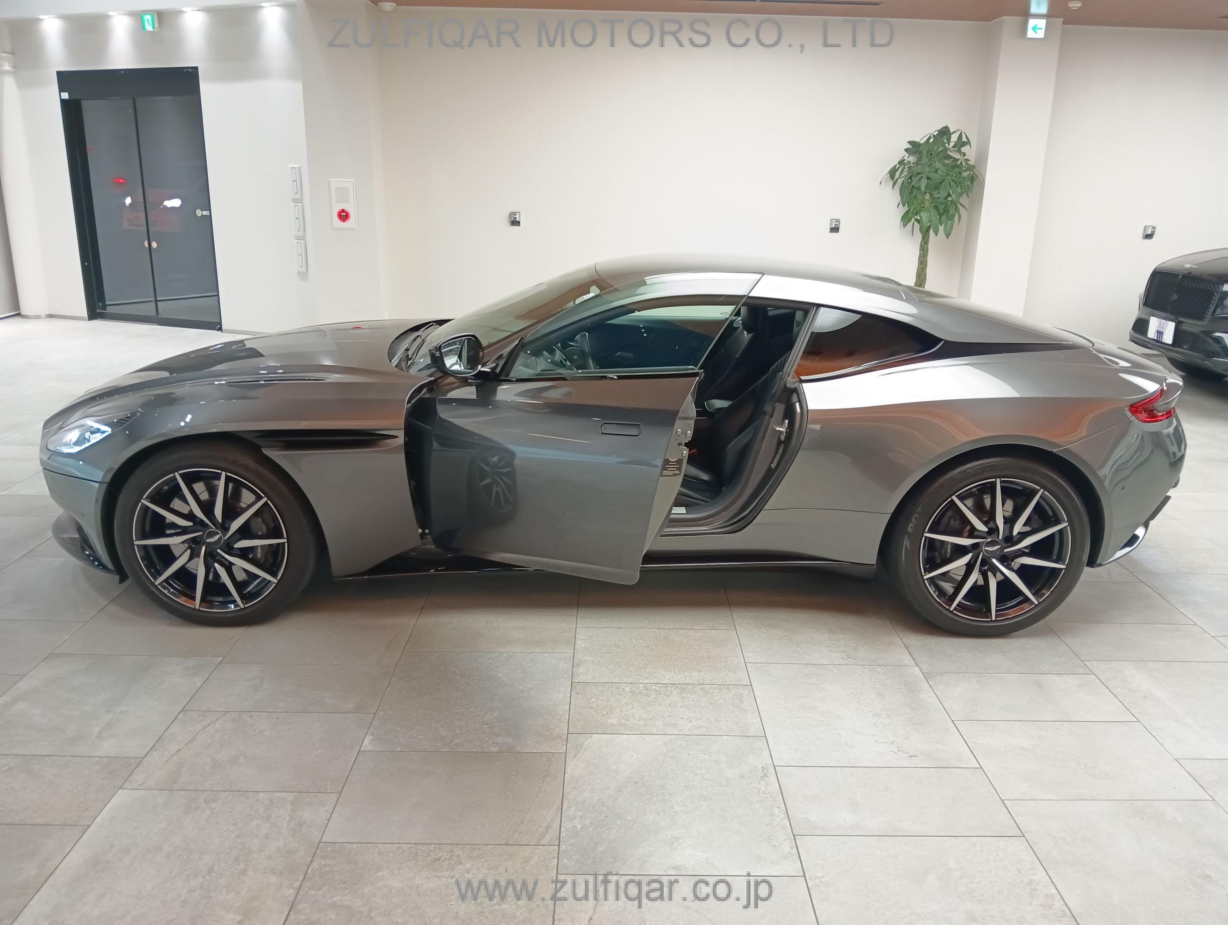 ASTON MARTIN DB11 2018 Image 11