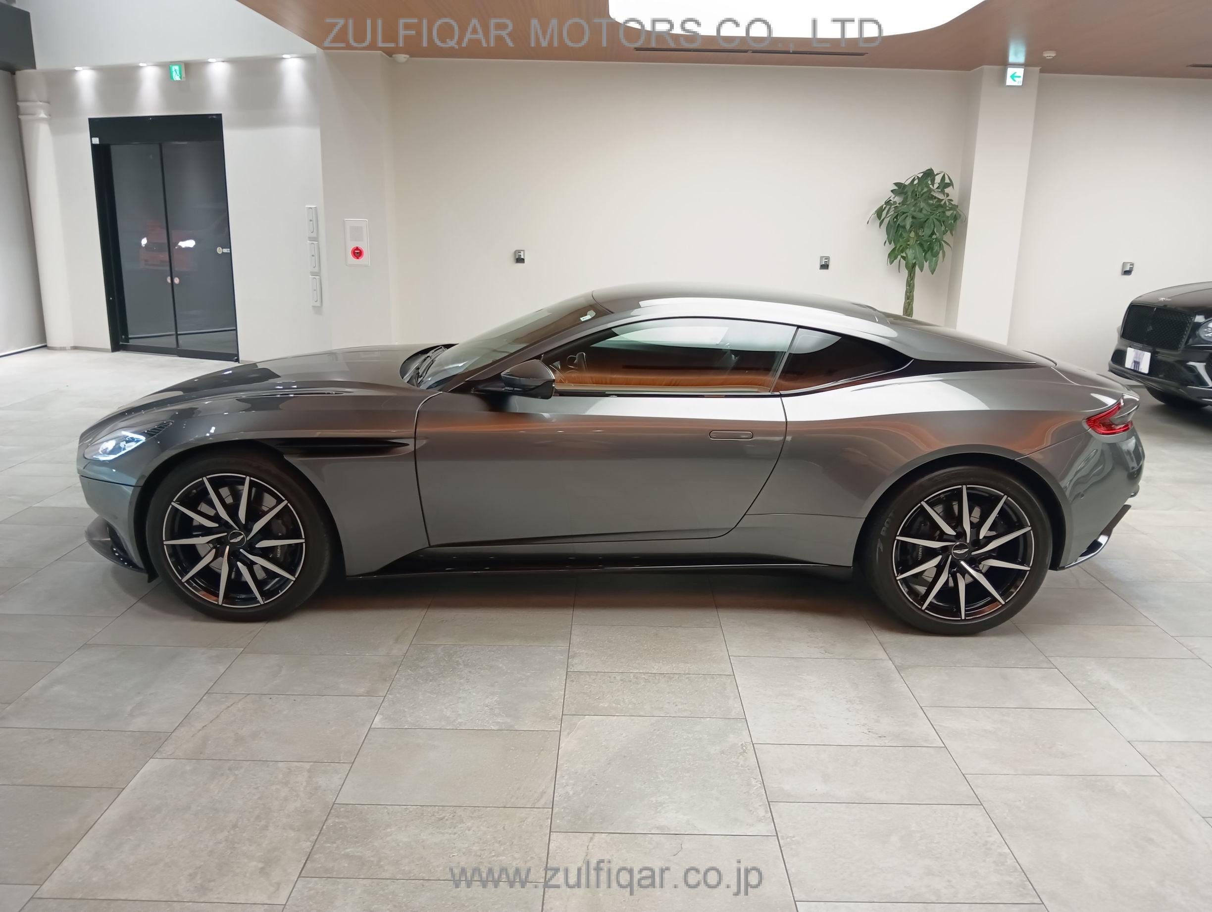 ASTON MARTIN DB11 2018 Image 12