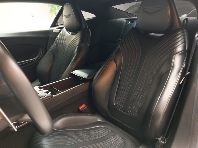 ASTON MARTIN DB11 2018 Image 26