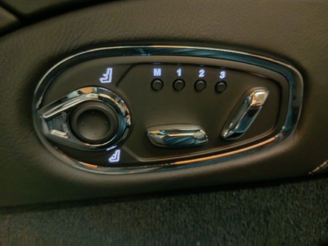 ASTON MARTIN DB11 2018 Image 38