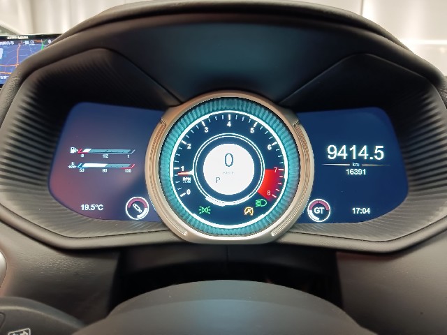 ASTON MARTIN DB11 2018 Image 39