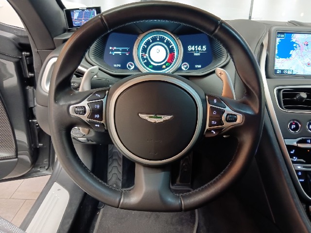 ASTON MARTIN DB11 2018 Image 47