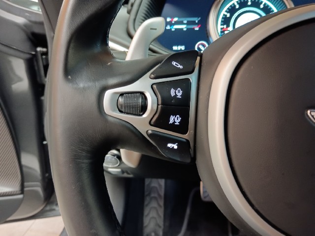 ASTON MARTIN DB11 2018 Image 48