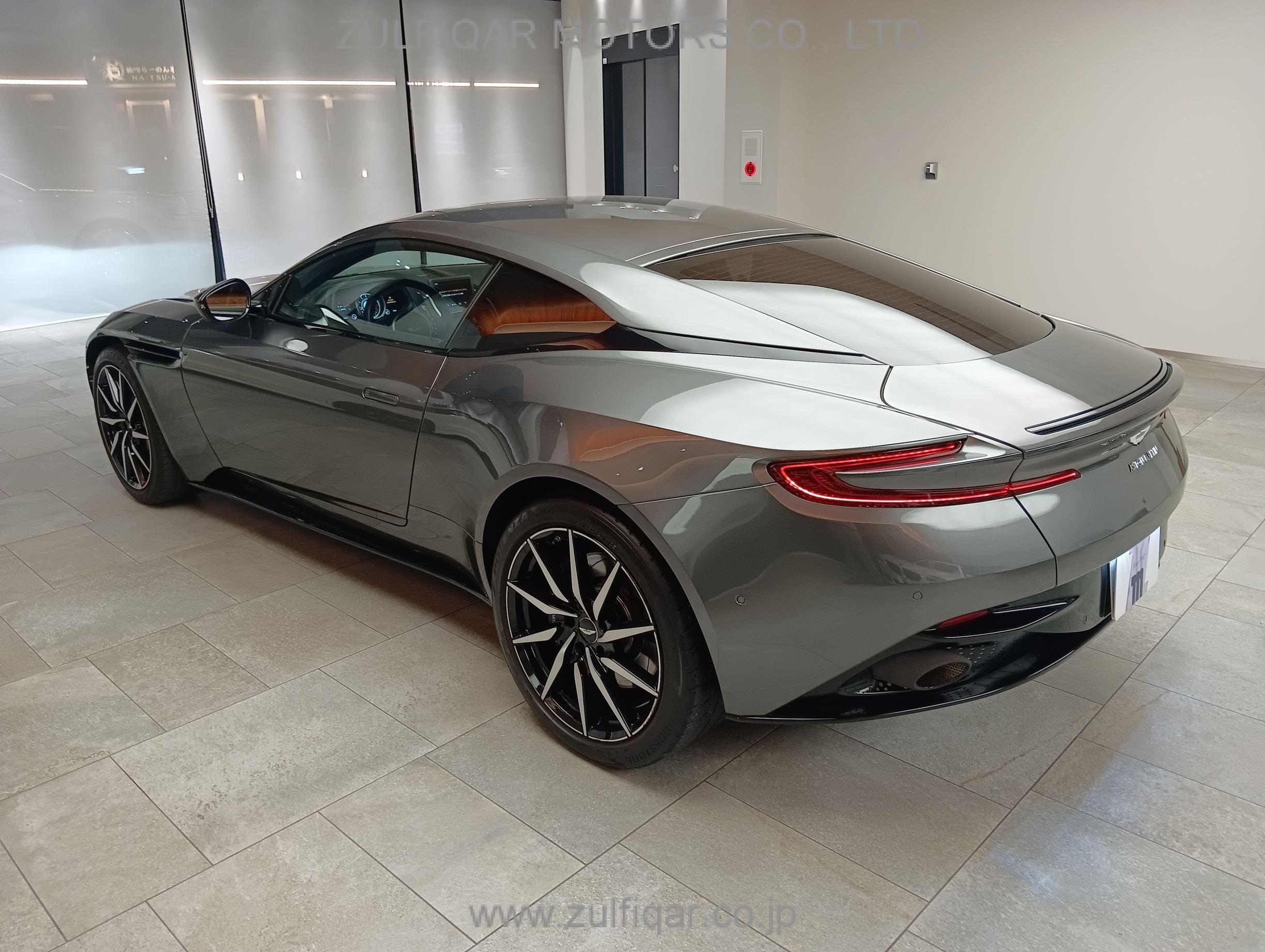 ASTON MARTIN DB11 2018 Image 9