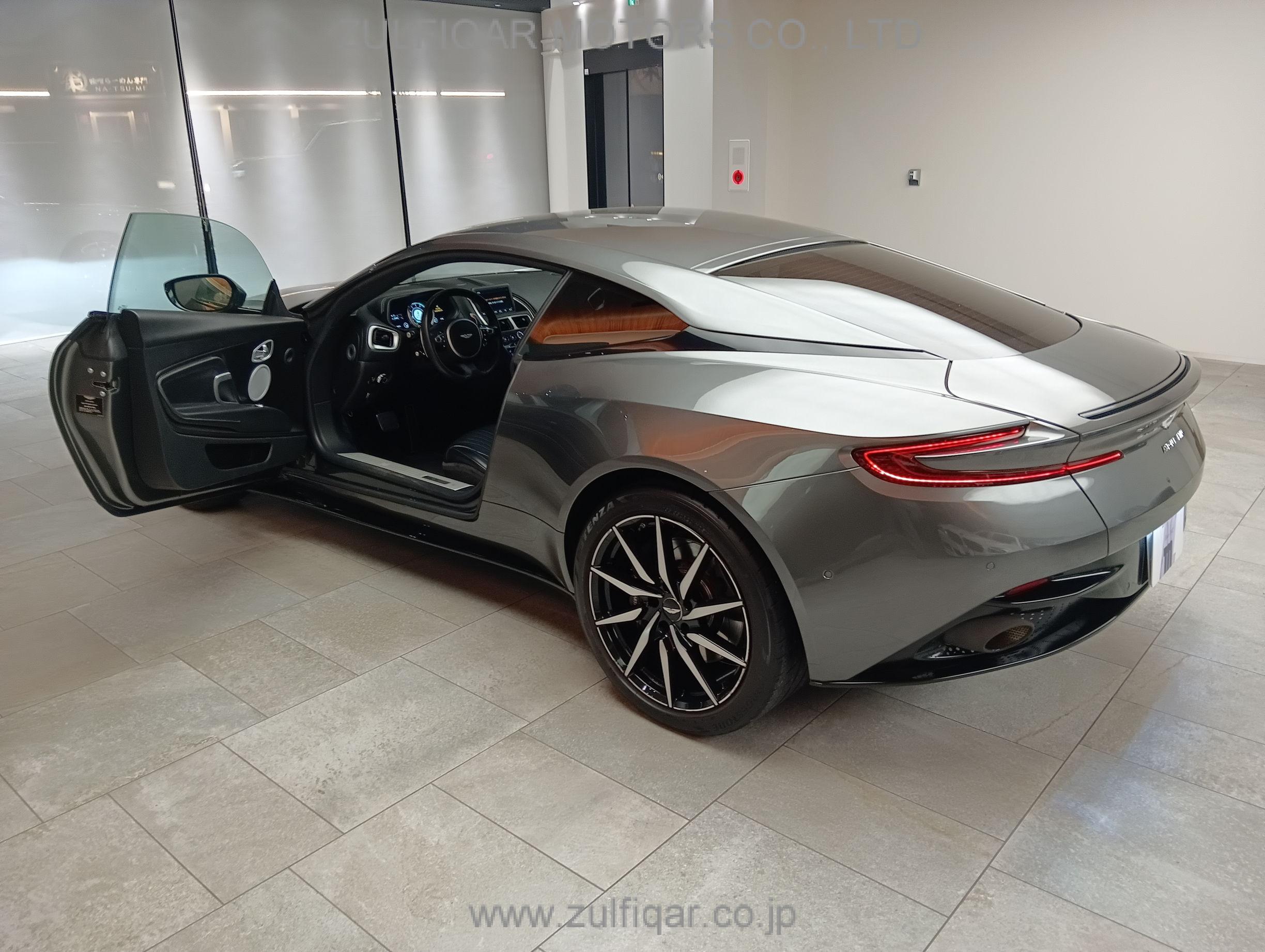 ASTON MARTIN DB11 2018 Image 10