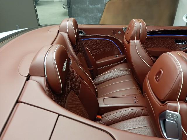 BENTLEY CONTINENTAL 2019 Image 38