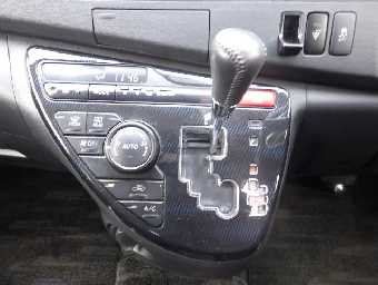 TOYOTA ISIS 2017 Image 6