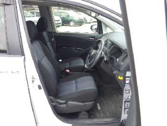 TOYOTA ISIS 2017 Image 12