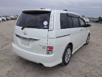 TOYOTA ISIS 2017 Image 3