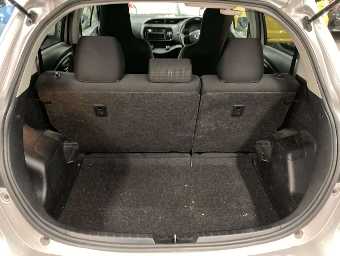 TOYOTA VITZ 2019 Image 11
