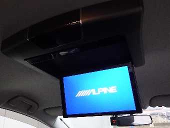 TOYOTA PRIUS ALPHA 2014 Image 8