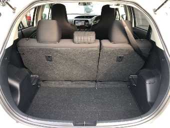 TOYOTA VITZ 2019 Image 7