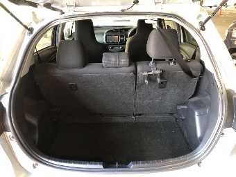 TOYOTA VITZ 2019 Image 8