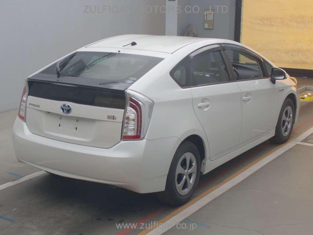 TOYOTA PRIUS 2015 Image 2