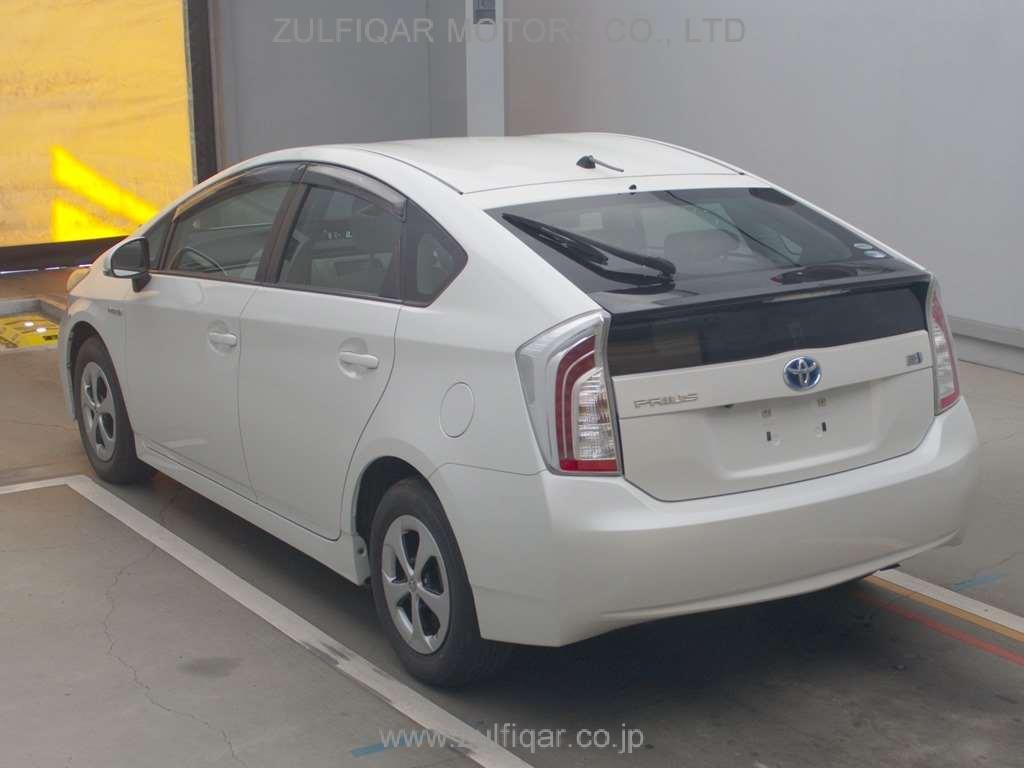 TOYOTA PRIUS 2015 Image 4