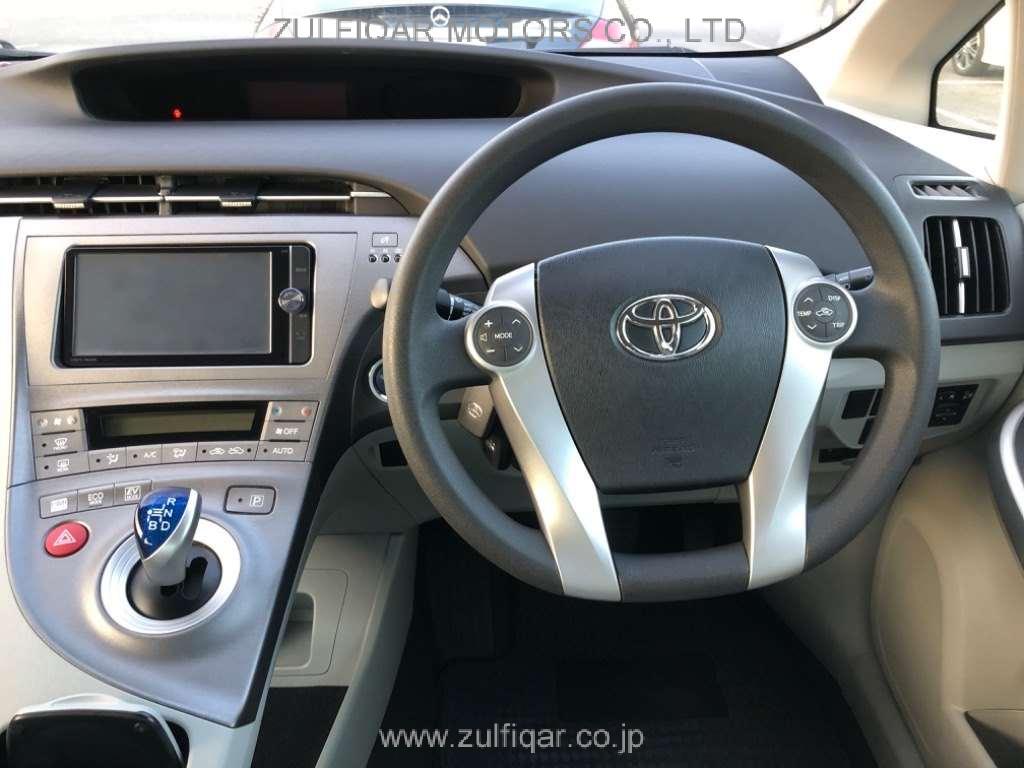 TOYOTA PRIUS 2015 Image 6