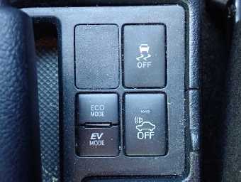 TOYOTA VITZ 2019 Image 8