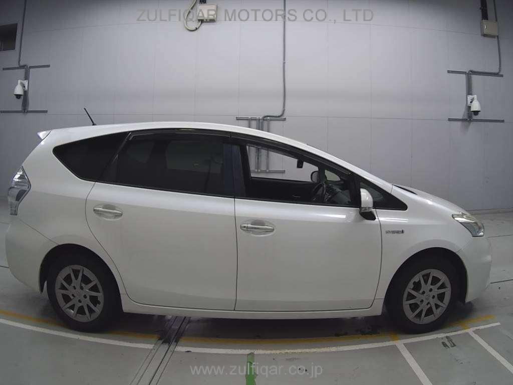 TOYOTA PRIUS ALPHA 2015 Image 3