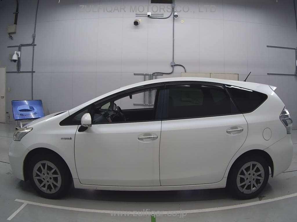 TOYOTA PRIUS ALPHA 2015 Image 4