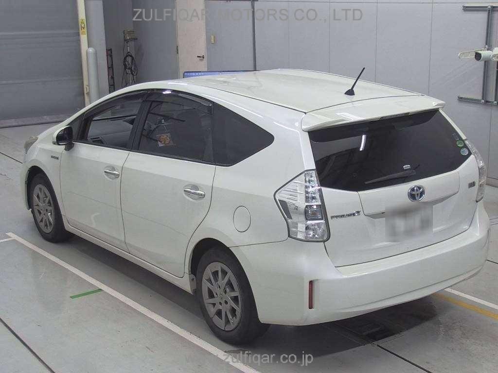 TOYOTA PRIUS ALPHA 2015 Image 6