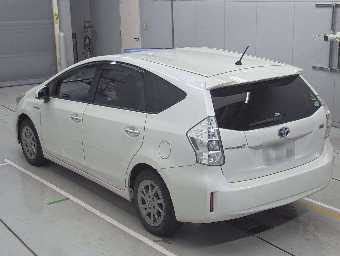 TOYOTA PRIUS ALPHA 2015 Image 6