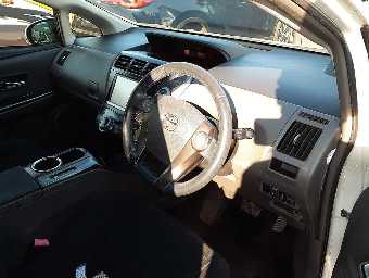 TOYOTA PRIUS ALPHA 2015 Image 7