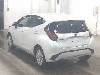 TOYOTA AQUA 2021 Image 2