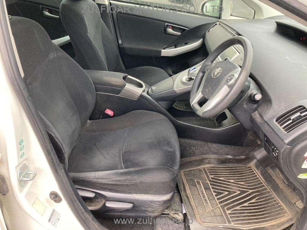 TOYOTA PRIUS 2012 Image 5