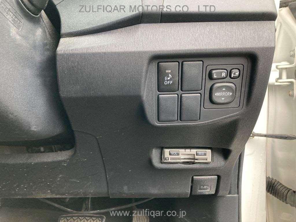 TOYOTA PRIUS 2012 Image 6