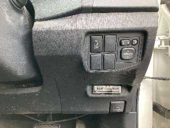 TOYOTA PRIUS 2012 Image 6