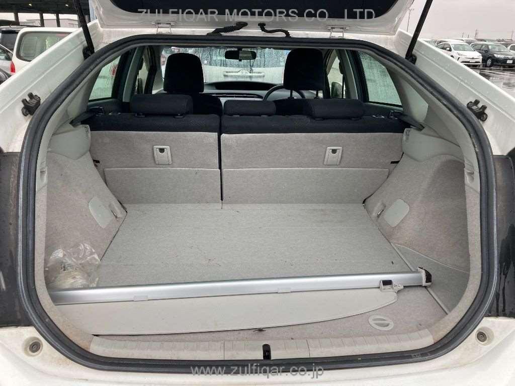 TOYOTA PRIUS 2012 Image 9