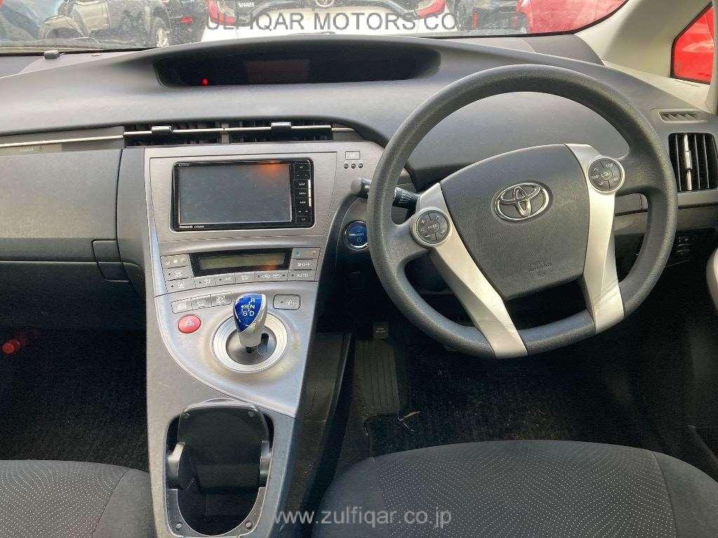 TOYOTA PRIUS 2012 Image 6