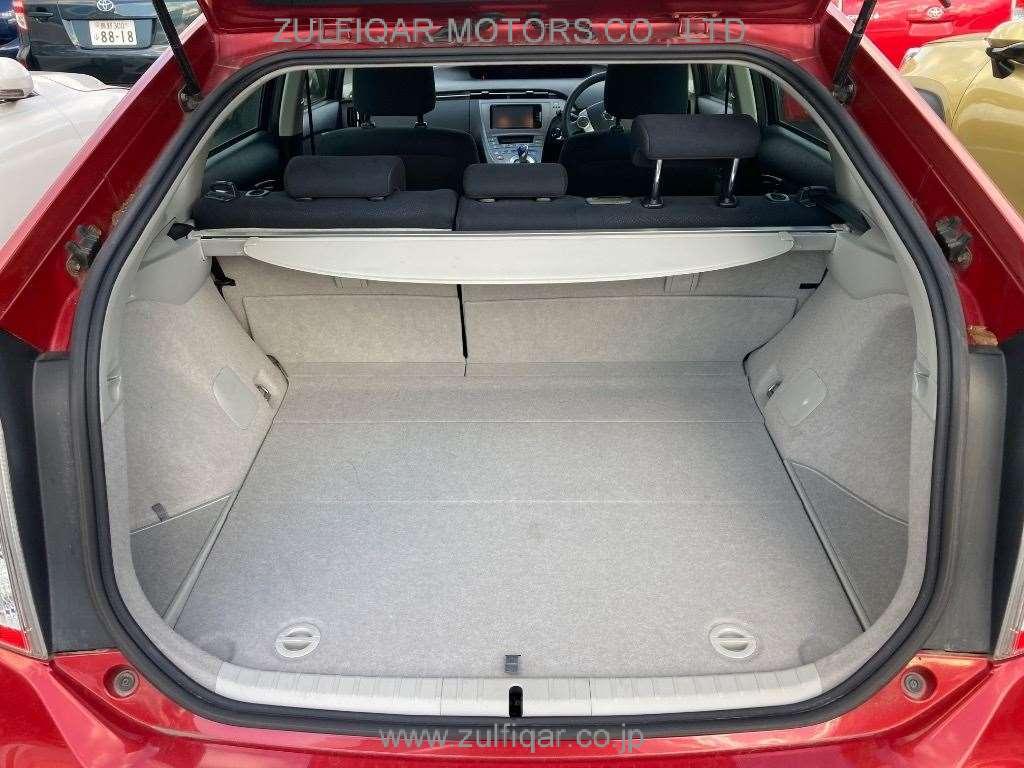TOYOTA PRIUS 2012 Image 8