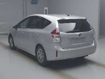 TOYOTA PRIUS ALPHA 2017 Image 4