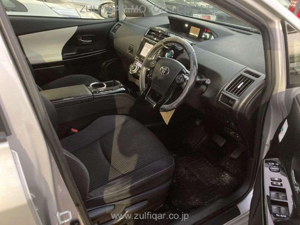 TOYOTA PRIUS ALPHA 2017 Image 5