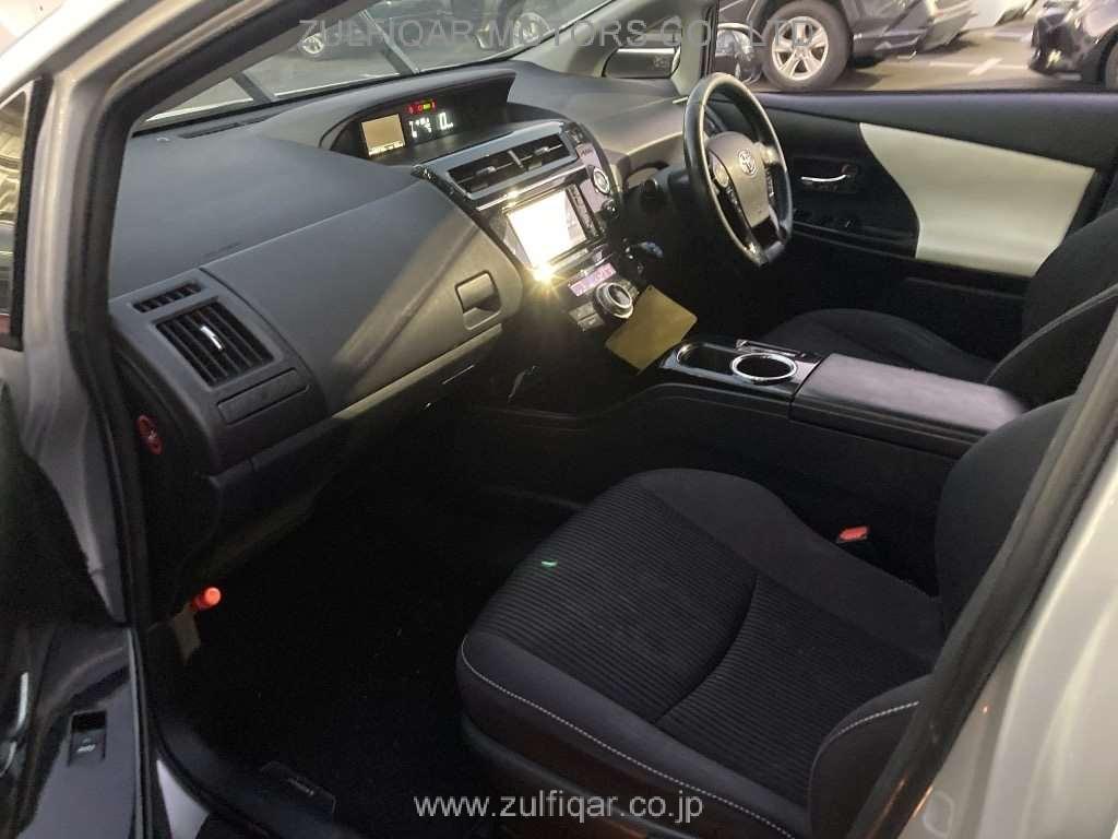 TOYOTA PRIUS ALPHA 2017 Image 7